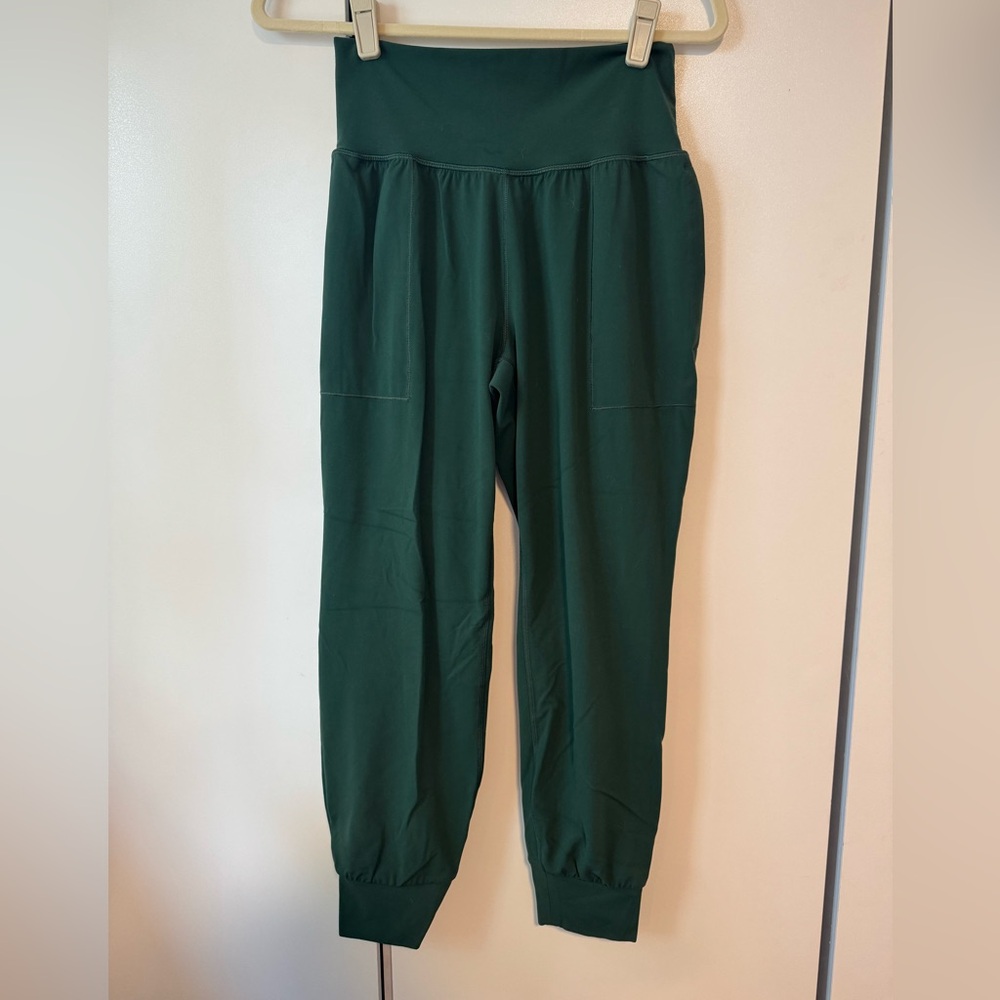 Athleta - Salutation Jogger - Seaweed Snack